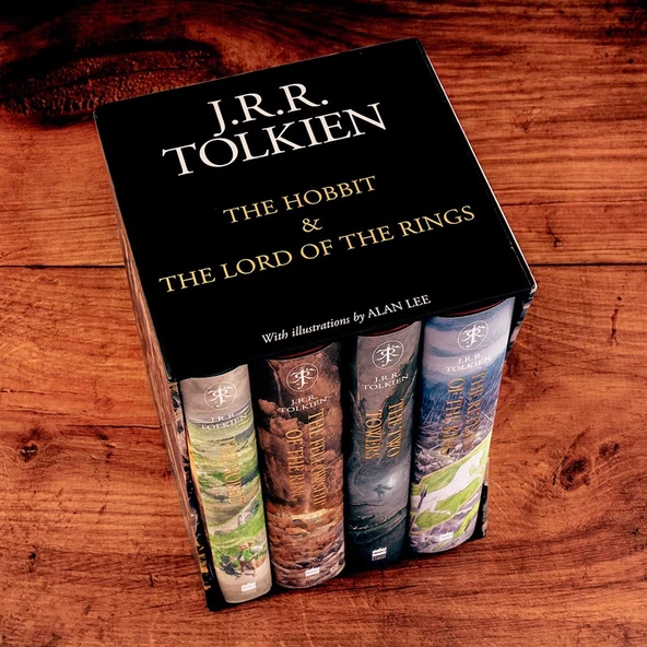 The Hobbit & The Lord of the Rings Boxed Set Ciltli Kapak – Resimlendirilmiş, 7 Ocak 2020 - 5