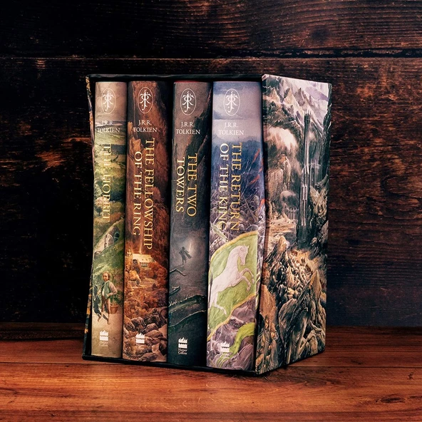 The Hobbit & The Lord of the Rings Boxed Set Ciltli Kapak – Resimlendirilmiş, 7 Ocak 2020 - 2