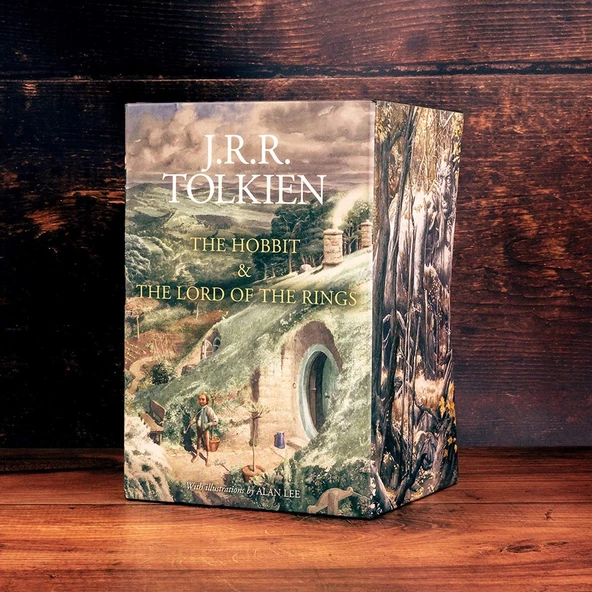 The Hobbit & The Lord of the Rings Boxed Set Ciltli Kapak – Resimlendirilmiş, 7 Ocak 2020 - 4