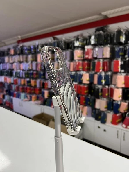 İphone 11 Ripples Krom Detaylı Darbeye Dayanıklı Silikon Kılıf - Resim 5