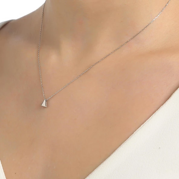 925 Ayar Gümüş Üçgen Kolye ürün görseli
