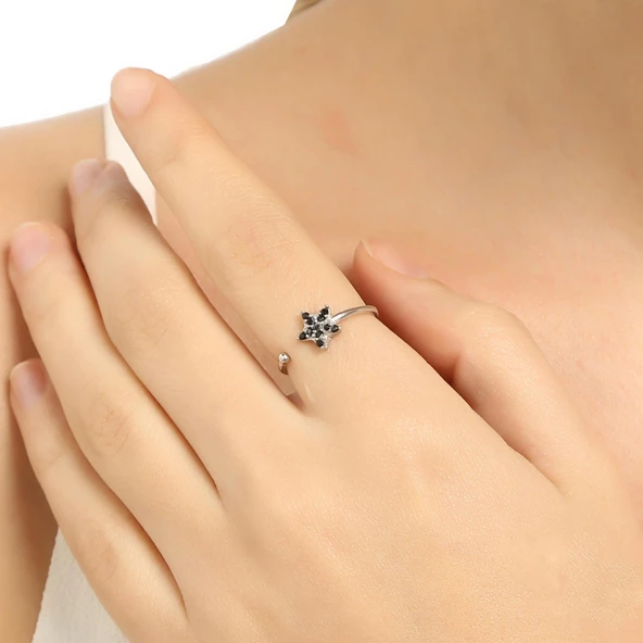 925 Ayar Gümüş Minik Yıldız Taşlı Yüzük, Beyaz - Siyah Taş ürün görseli 1