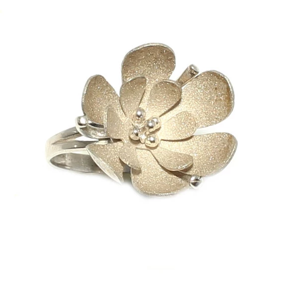 925 Ayar Gümüş Çiçekli Yüzük ürün görseli 1