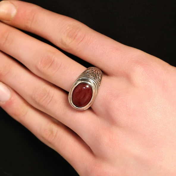 925 Ayar Gümüş Elips Akik Taşlı Desenli Erkek Yüzük ürün görseli 1