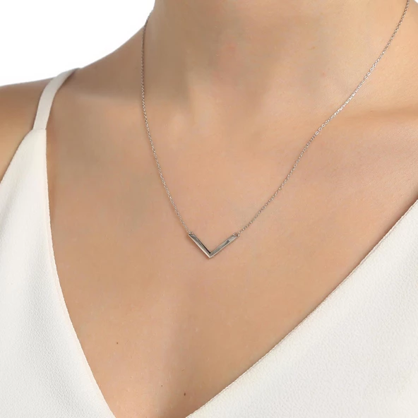 925 Ayar Gümüş V Kolye ürün görseli