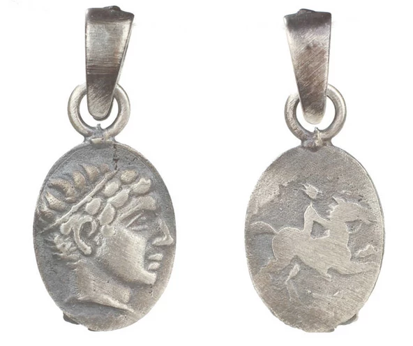 925 Ayar Gümüş Sezar Desenli Madalyon Kolye Ucu ürün görseli