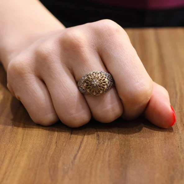 925 Ayar Gümüş Antik Tasarım Taşlı Yüzük ürün görseli