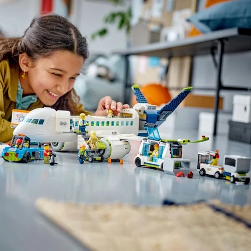 LEGO City 60367 Yolcu Uçağı (930 Parça) - Resim 8