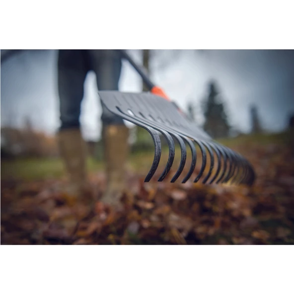Fiskars Solid Geniş Yaprak Tırmığı ve Süpürgesi 135016-1003465 - 4