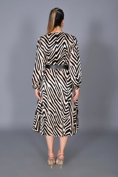 Modatalika Kadın Saten Kumaş Midi Boy Özel Tasarım Desenli Elbise - Resim 4