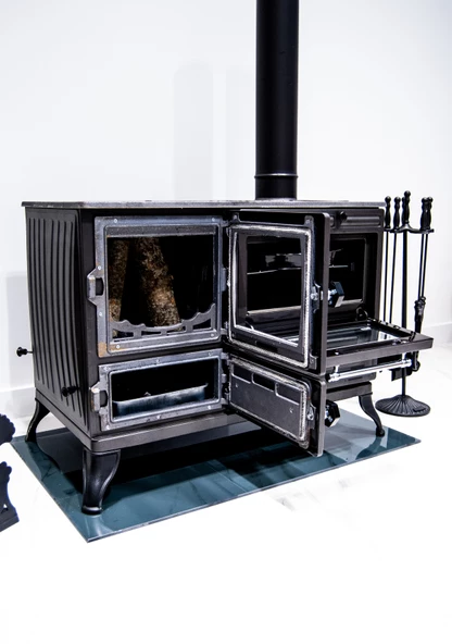 BÜYÜK CAMLI ŞÖMİNE GÖRÜNÜMLÜ ODUN KÖMÜR KUZİNESİ - 4