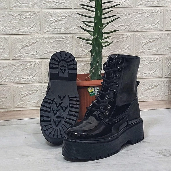 M.P 1425 Siyah Rugan 4cm Tabanlı İçi Tüylü Polar Parlak Kadın Bot - 10