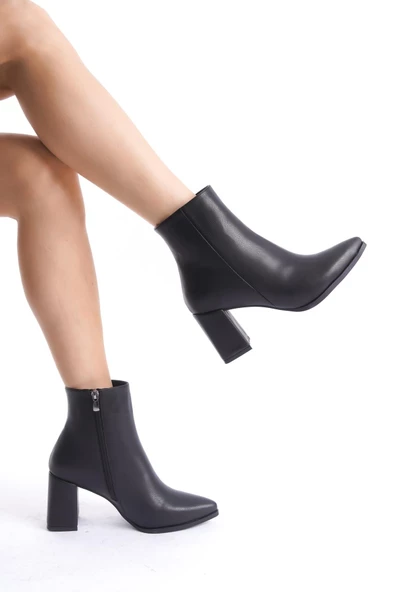 Kairobi Siyah Mat Kalın Topuklu Bot ürün görseli