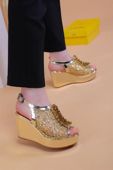 Bross Altın Renk Taşlı Bayan Sandalet - 4