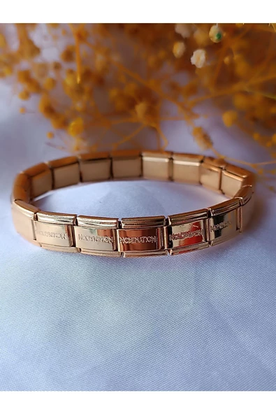 Şık Ve Modern Çelik Nomi Yazılı Altın Renk Italyan Charm Nomination Çelik Bileklik ürün görseli 1