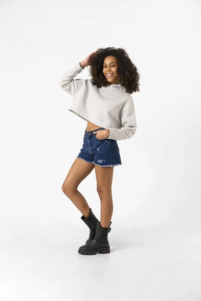 Basic Gri Kapüşonlu Crop Sweatshirt - Resim 4