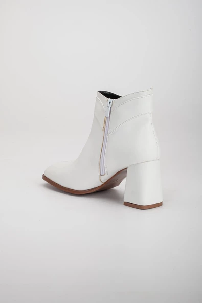 Cilt Metal Kemerli Beyaz Kadın Kalın Topuklu Bot - Resim 5