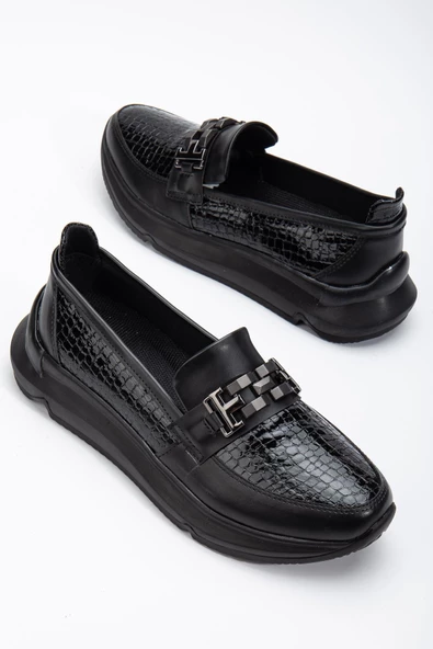 Zincir Aksesuarlı Kalın Taban Siyah Kadın Makosen Günlük Ayakkabı ürün görseli