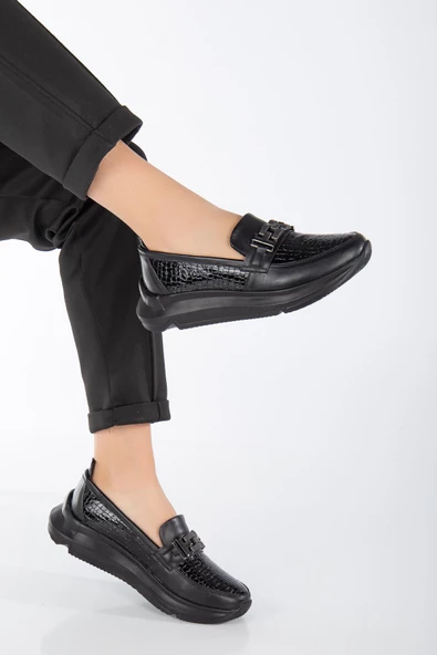 Zincir Aksesuarlı Kalın Taban Siyah Kadın Makosen Günlük Ayakkabı - Resim 3