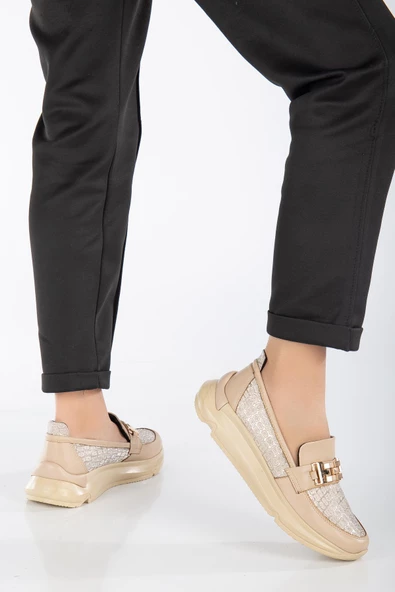 Zincir Aksesuarlı Kalın Taban Bej Kadın Makosen Günlük Ayakkabı - Resim 4