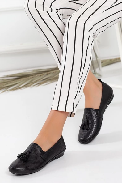 Dilimler Ayakkabı Hakiki Deri Püsküllü Siyah Kadın Günlük Ayakkabı ürün görseli