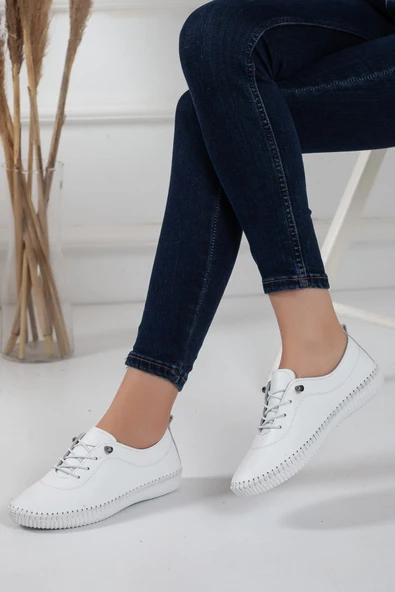 Hakiki Deri Ortopedik Saraçlı Beyaz Büyük Numara Kadın Ayakkabısı Günlük ürün görseli