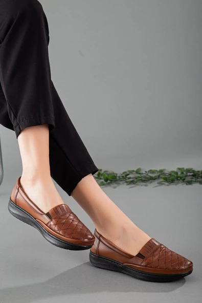 Hakiki Deri Nakış Detaylı Taba Büyük Numara Kadın Ayakkabısı Günlük - Resim 2