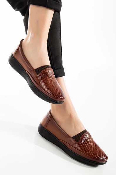 Hakiki Deri Yüz Parlak Taba Büyük Numara Kadın Ayakkabısı Günlük - Resim 2