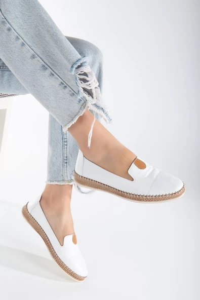 Hakiki Deri Ortopedik Saraçlı Beyaz Büyük Numara Kadın Ayakkabısı Günlük - Resim 2