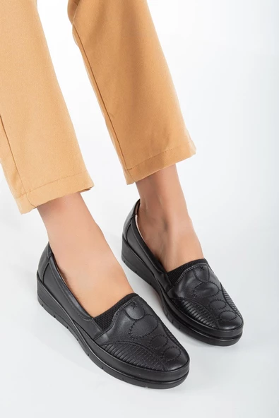 Hakiki Deri Nakış Detaylı Cilt Siyah Büyük Numara Kadın Ayakkabısı Günlük - Resim 2