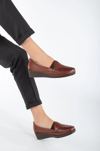 Hakiki Deri Nakış Detaylı Cilt Taba Büyük Numara Kadın Ayakkabısı Günlük - Resim 3