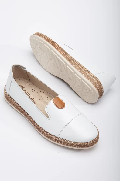 Hakiki Deri Ortopedik Saraçlı Beyaz Büyük Numara Kadın Ayakkabısı Günlük ürün görseli