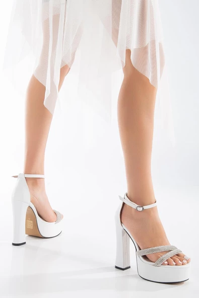 Kalın Taş Tek Bant Platform Topuk Beyaz Kadın Abiye Ayakkabı ürün görseli