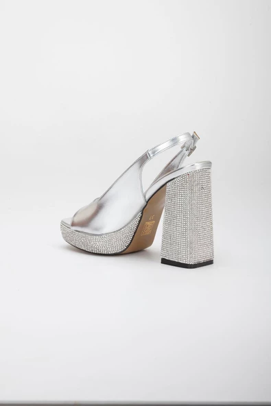 Parlak Cilt Topuk ve Platform Taşlı Gümüş Kadın Abiye Ayakkabı - Resim 5