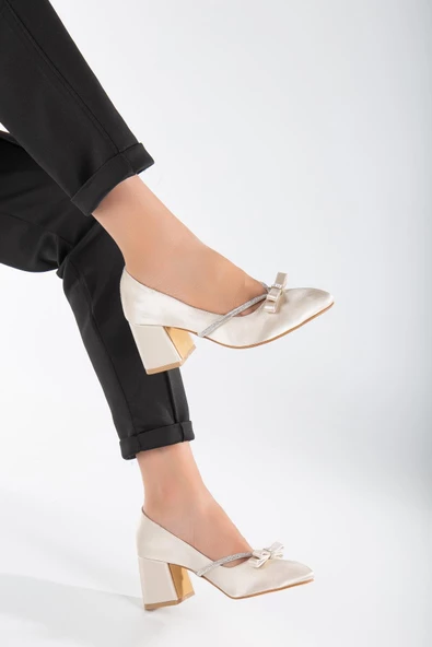 Fiyonk Taş Detaylı Saten Ten Büyük Numara Kadın Ayakkabısı Topuklu - Resim 2