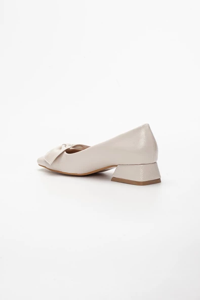 Dilimler Ayakkabı Fiyonklu Rugan Bej Kadın Topuklu Ayakkabı - Resim 5