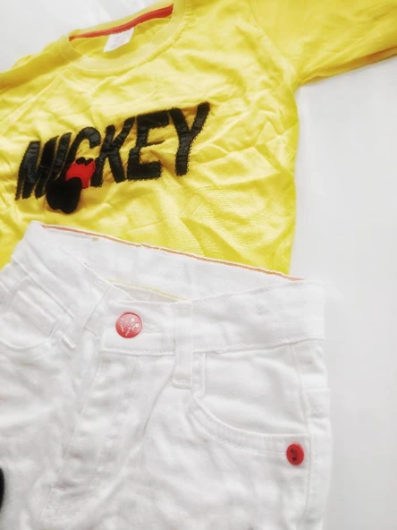 MODAVALS MICKEY APLİKELİ DERİ DETAYLI BOYUNLUKLU BEYAZ KOT ŞORTLU ERKEK ÇOCUK TAKIM - SARI - 3