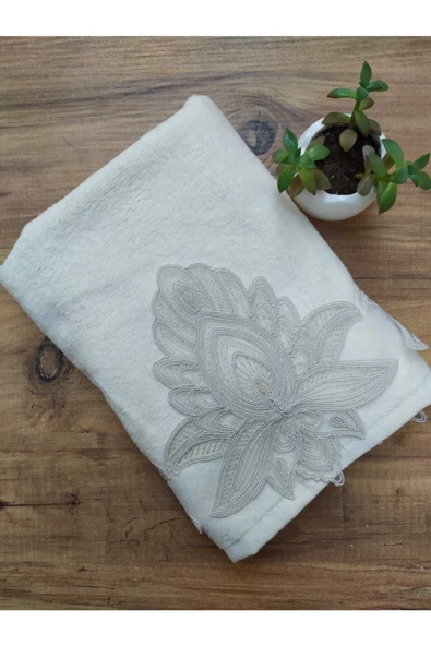 Ece Fransız Güpürlü Krem Kadife Havlu 50&90 ürün görseli 1