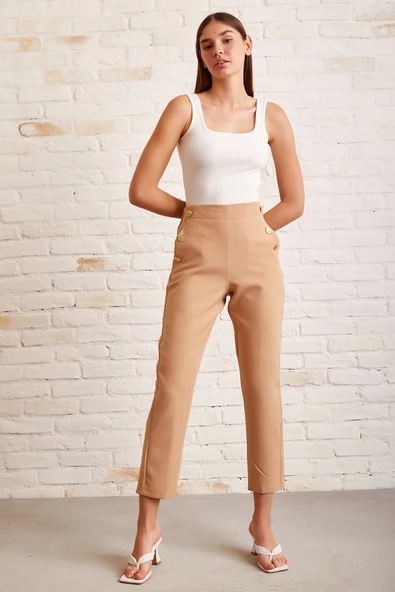 Düğme Detaylı Dar Paça Pantolon Bej - Resim 3
