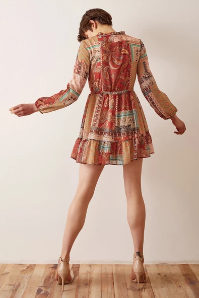 Biyeli V Yaka Desenli Mini Elbise Kahve - 6