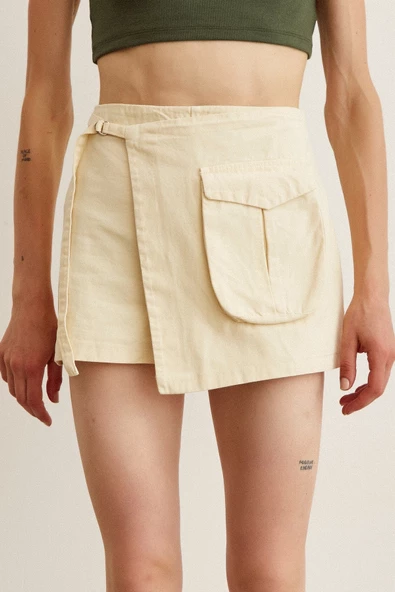 Kemer Detaylı Şort Etek Krem - Resim 4