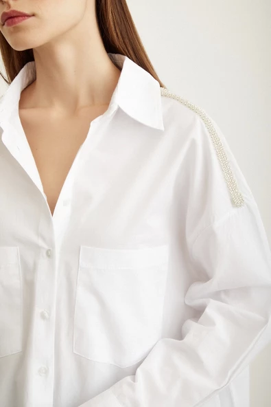 Omuzda Boncuk Detaylı  Oversize Gömlek Beyaz - Resim 3