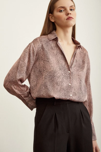 V Yaka Desenli Saten Gömlek Gül Kurusu - Resim 5