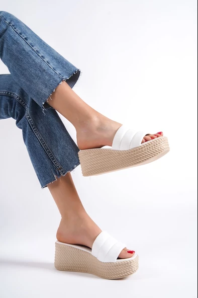 REİNA Dolgu Topuklu Ortopedik Taban Hasır Görünümlü Kadın Terlik KT Beyaz - Resim 3