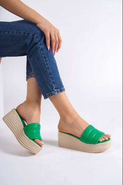 REİNA Dolgu Topuklu Ortopedik Taban Hasır Görünümlü Kadın Terlik KT Yeşil - Resim 2