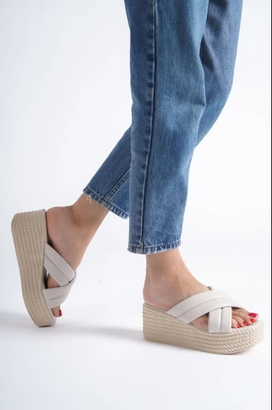 JOYMİX Dolgu Topuklu Ortopedik Taban Hasır Görünümlü Kadın Terlik KT Krem - 2