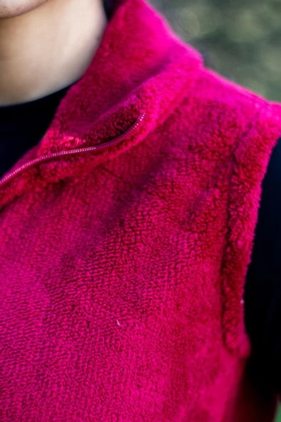 Kadın Bordo Kırmızı Dik Yaka Kalın Peluş Fermuarlı Yelek 24KYLKK215 - 4