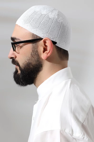 Beyaz Safir Dantel Detaylı Örme Namaz Takkesi - Resim 2