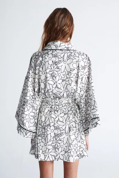 Peraluna FREESIA KIMONO 82 CM Çiçek Desen Mini Boy Kemerli Saten Kadın Kimono - Beyaz/Siyah - 8