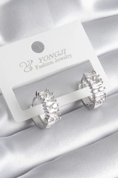 MuI MuI Pirinç Gümüş Renk Zirkon Taşlı Halka Model Kadın Küpe